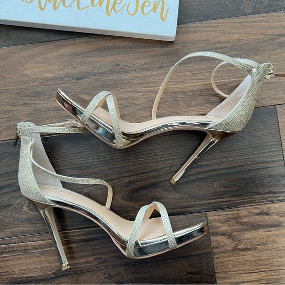 Jewel by Badgley Mischka Galen Metallic Strappy Sandals NWOT - Picture 6 of 6